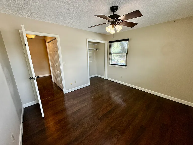 408 Anamosa St — Photo 9