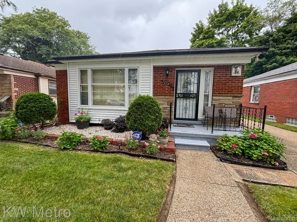 20285 Grandville Ave, Detroit, MI 48219
