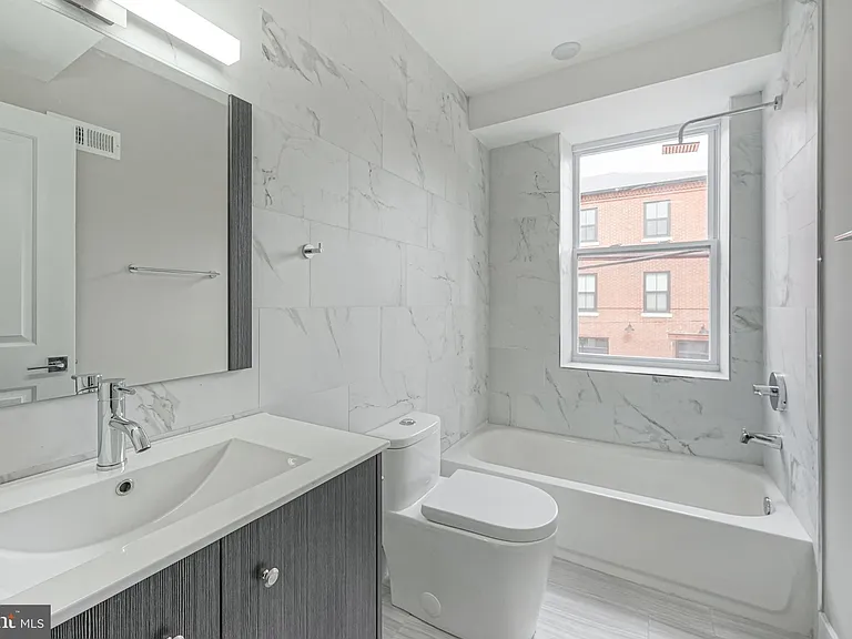1070 N Front St #B — Photo 9
