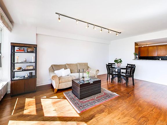 3rd image of 3180 N Lake Shore Dr APT 2E