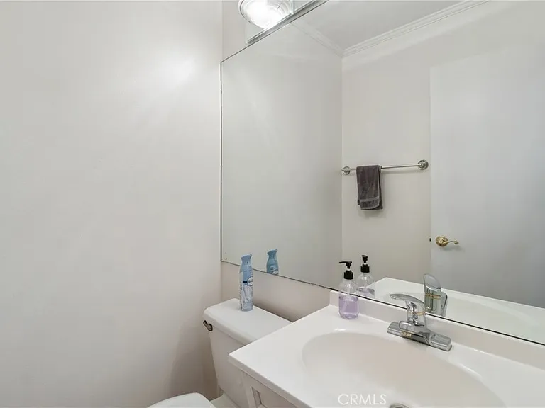 19124 Hamlin St #5 — Photo 13