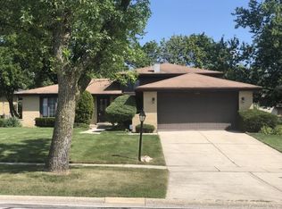 1214 Iroquois Ln, Darien, IL 60561