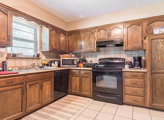 5th image of 8210 Belmont Dr