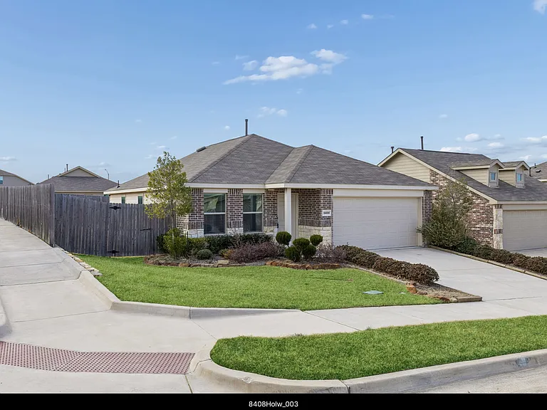 8408 Hollow Bend St — Photo 2