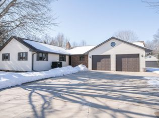 1001 Forest Grv, Green Bay, WI 54313