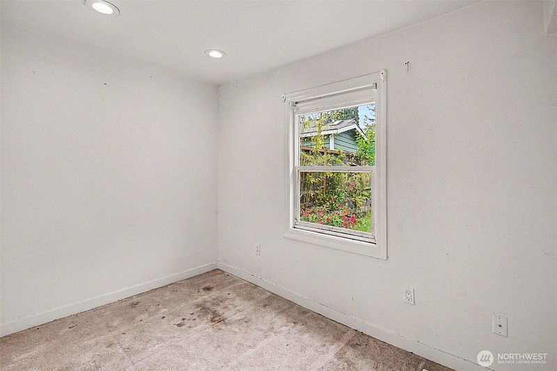 4th image of 1207 SW cambridge Street