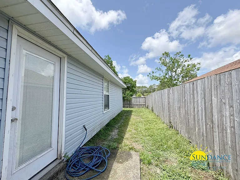 1701 Colonial Ct — Photo 17
