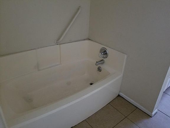 4th image of 41013 Beachwood Ave