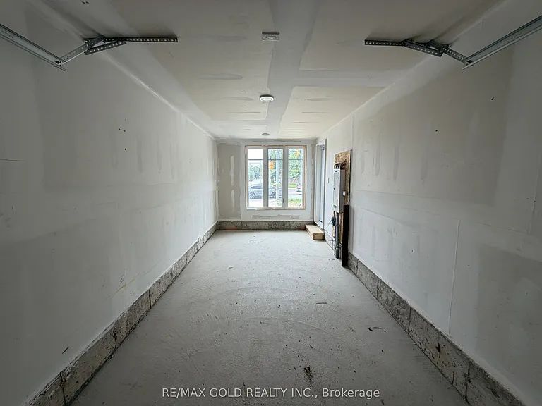 702 Front Royal St — Photo 9