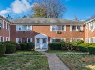17 Manchester Ct, Wayne, NJ 07470
