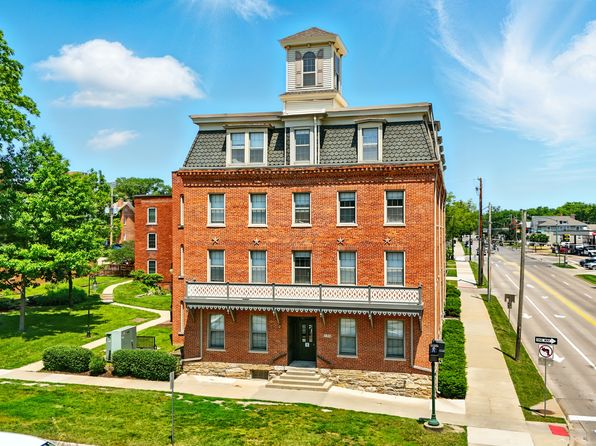 130 E Jefferson St, Iowa City, IA 52245 – 3-bedroom rental in Iowa City