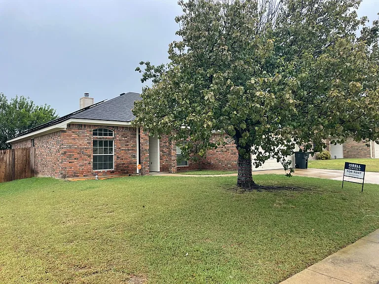 3904 Frigate Dr — Photo 2