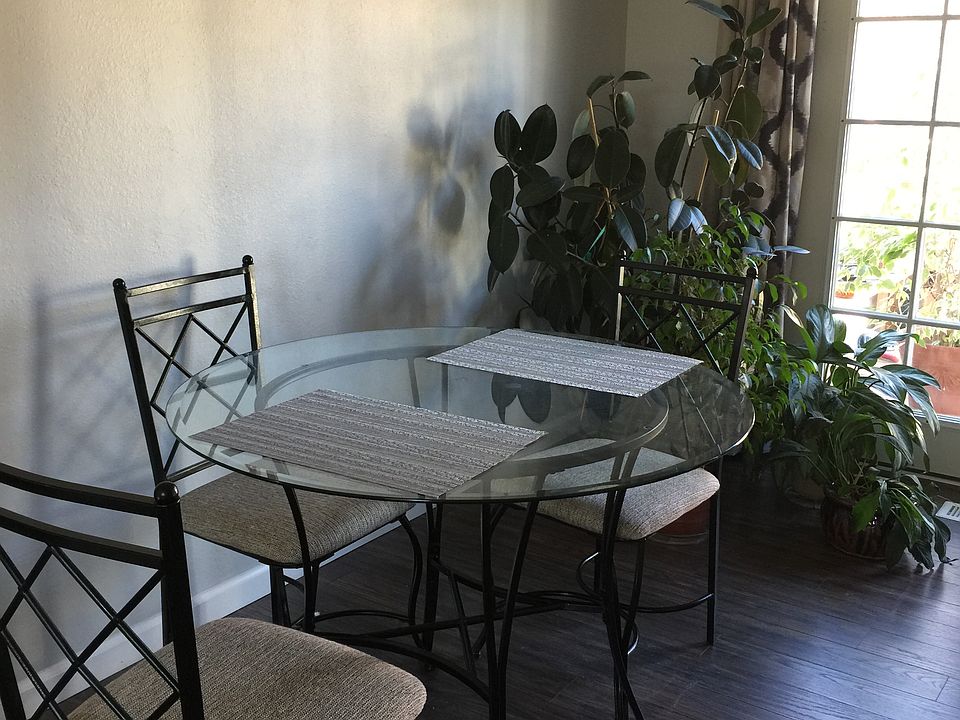 2nd image of 922 Newport Ave