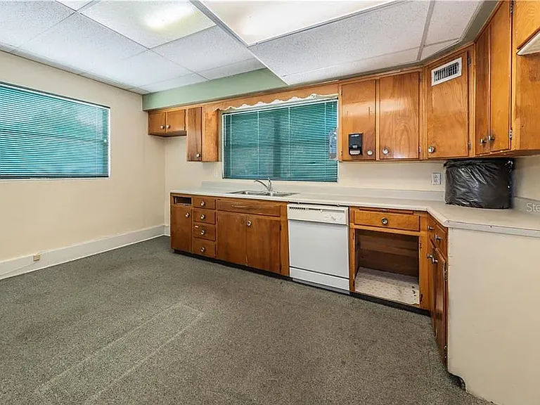 638 E Tarpon Ave — Photo 2