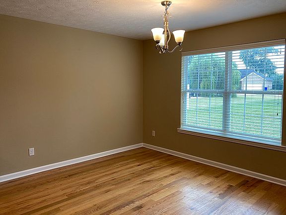 BREAKFAST NOOK/DINING AREA