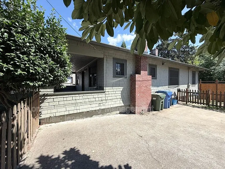 2320 State St — Photo 23