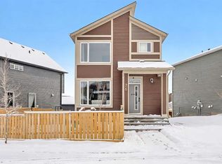 76 W Edith Mews NW, Calgary, AB T3R 1Y5