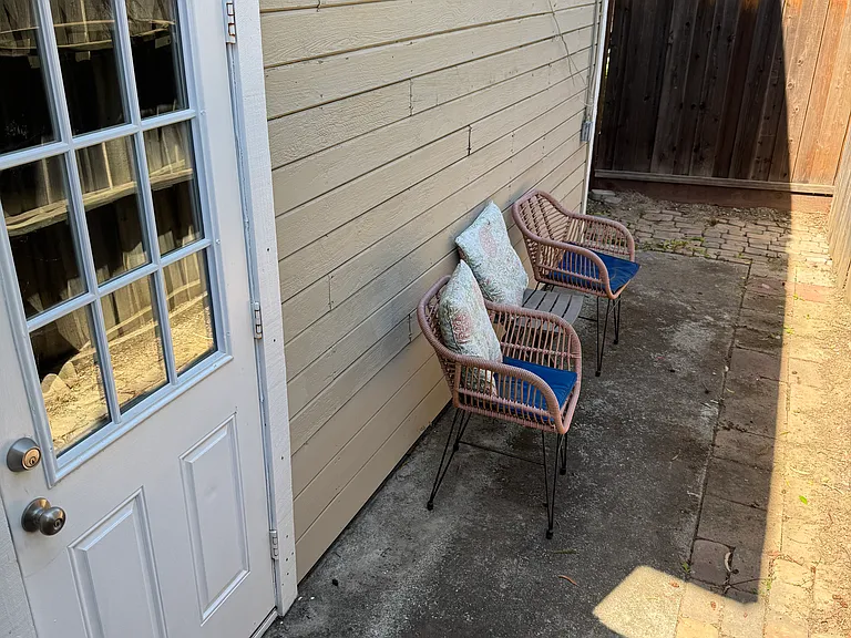 Rose Ave — Photo 23