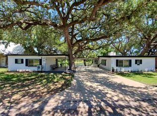 906 Clen Oak Pkwy, Burnet, TX 78611