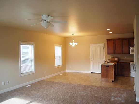 Living looking to dining/kitchen