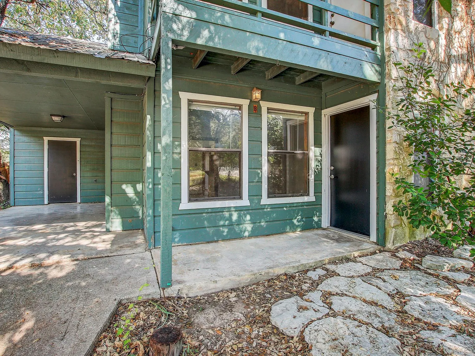 2 bed, 2.0 bath, 950 sqft, $1,850 — Photo 2