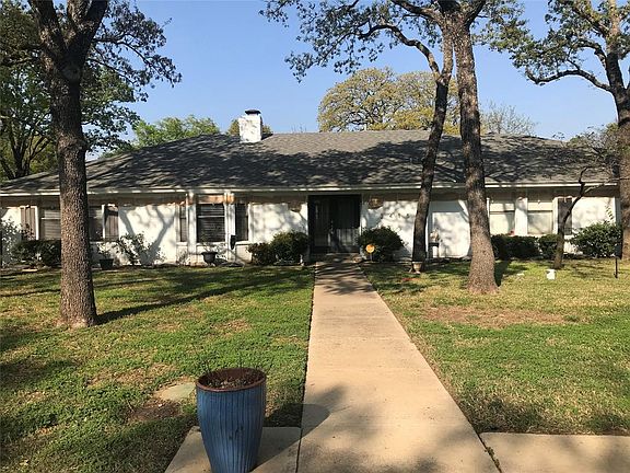 3rd image of 2415 Southridge Dr
