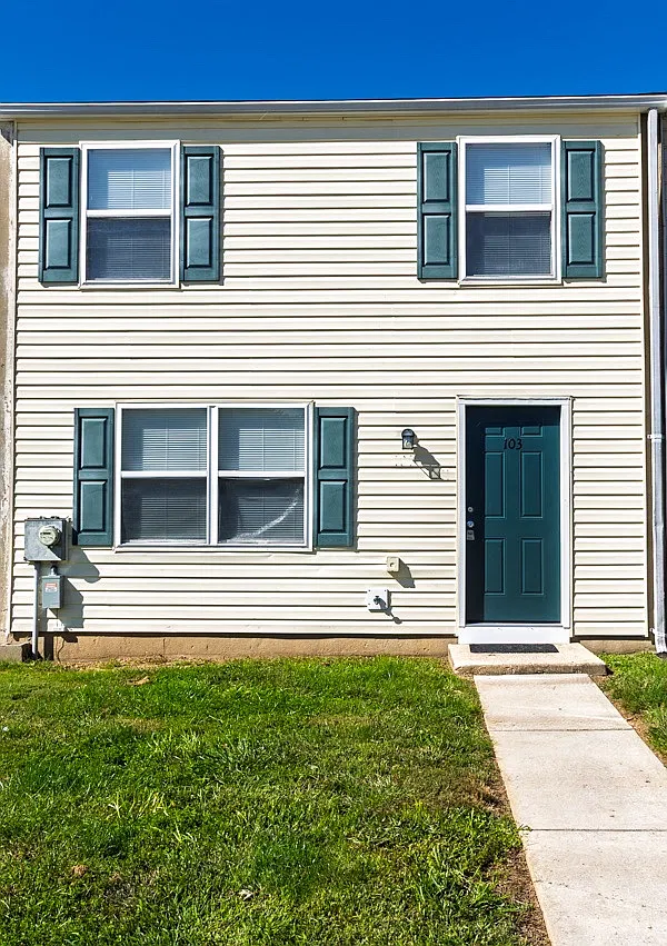 3 bed, 1000 sqft, $1,500 — Photo 1