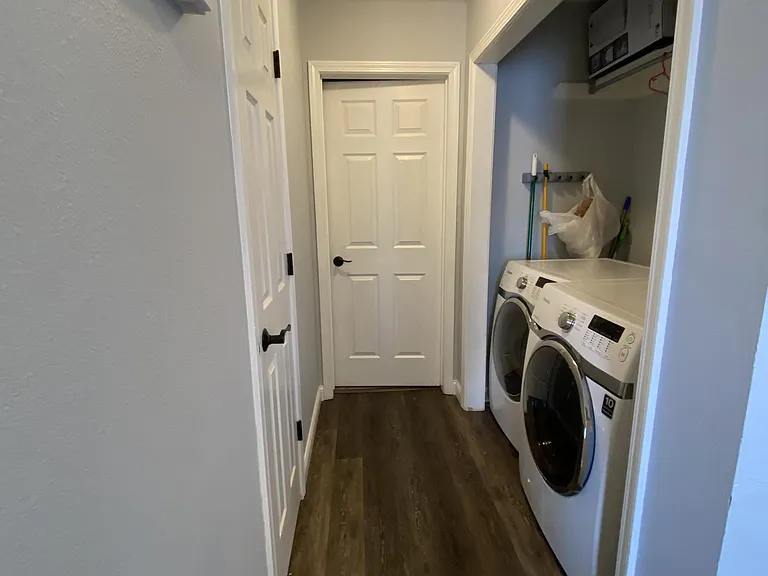 909 N Windermere Dr — Photo 2