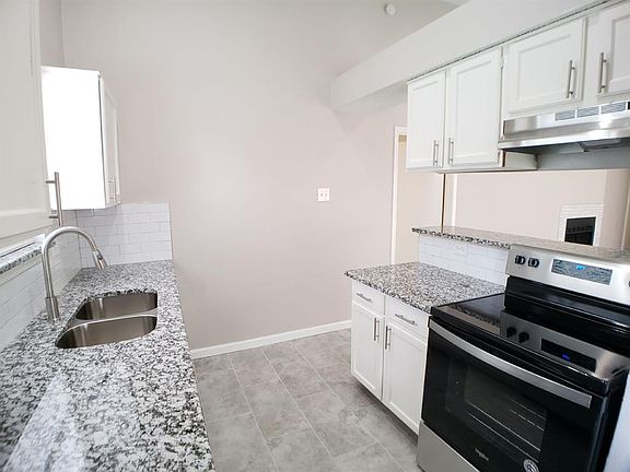 3rd image of 4739 Poppy Dr E