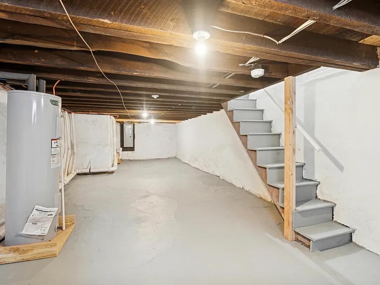 2603 N Hollywood St — Photo 11