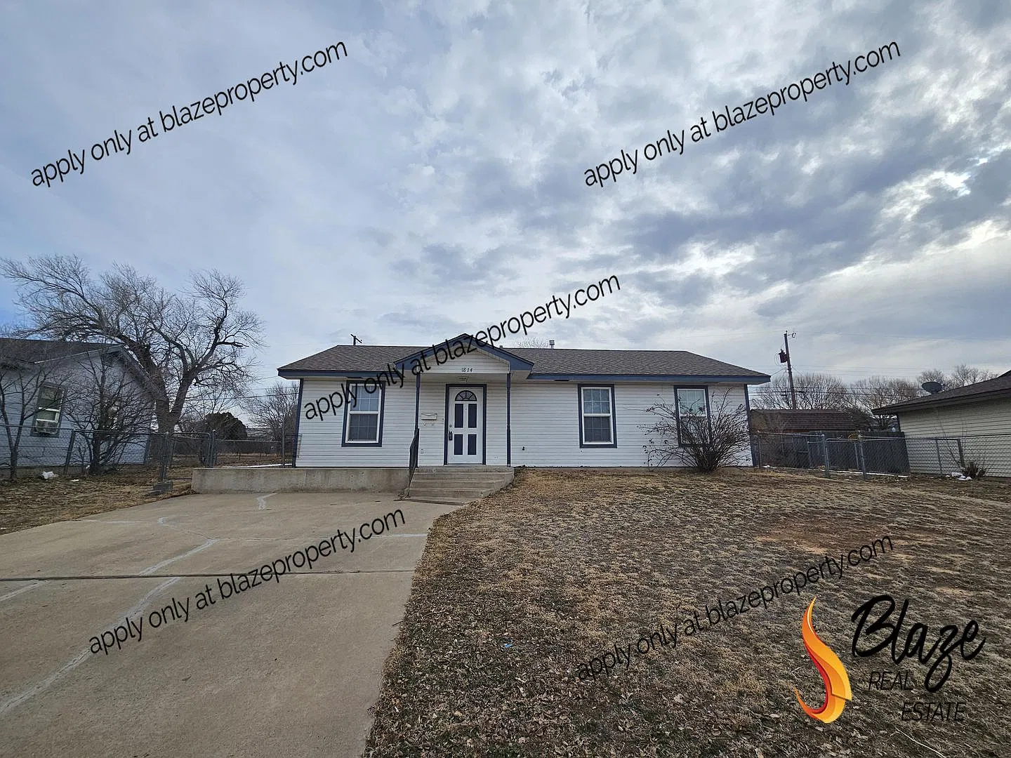 Spacious 3-Bedroom Home with Large Backyard — Photo 1
