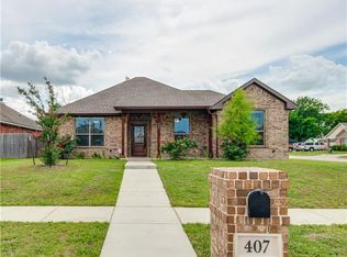 407 Centenial Ave, Ennis, TX 75119