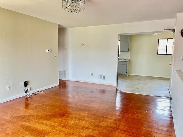 1st image of 1310 N Oaks Blvd