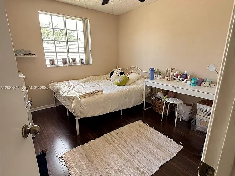 300 Cameron Dr — Photo 17