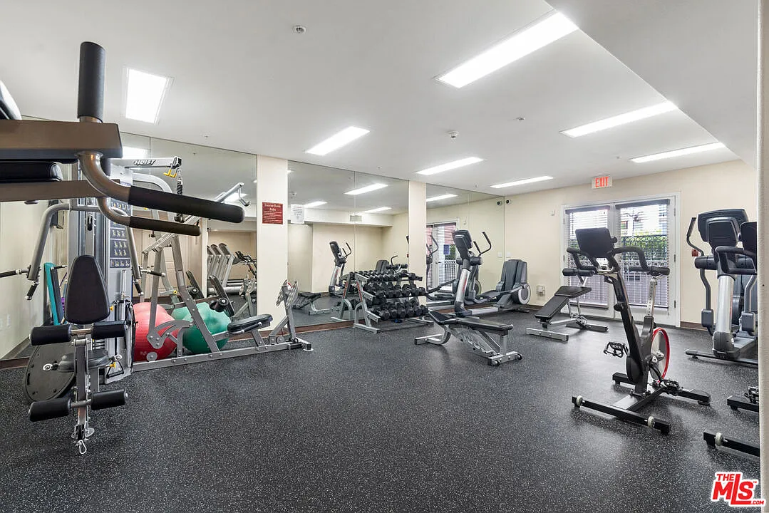 2 bed, 2.0 bath, 1000 sqft, $3,150 — Photo 3