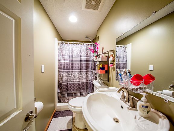 4th image of 460 Blair Ave