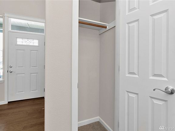 5th image of 728 Natalee Jo St SE