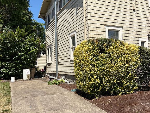 4th image of 202 NW 15th St APT 1