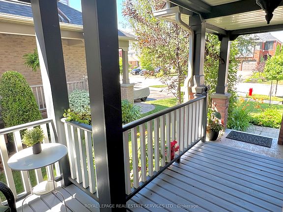 3rd image of 6121 Leeside Cres
