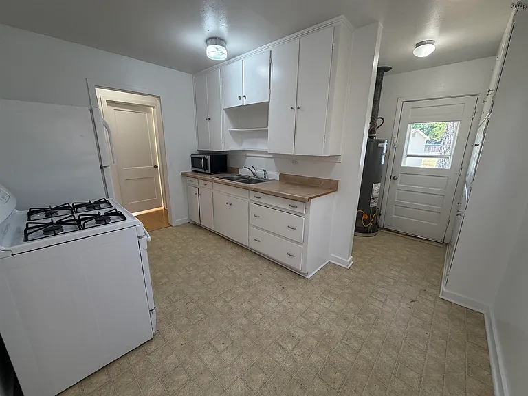 2841 Featherston Ave — Photo 4