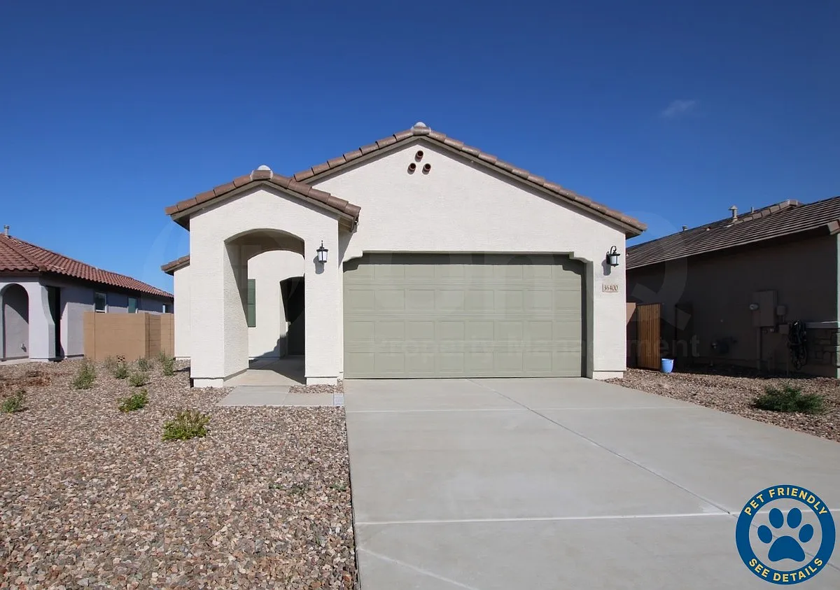 3 bed, 2.0 bath, 1402 sqft, $1,495 — Photo 1