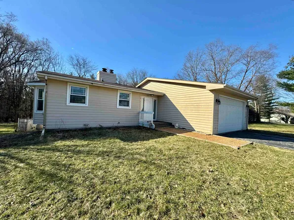 404 Valley Forge Trl, Rockton, IL 61072