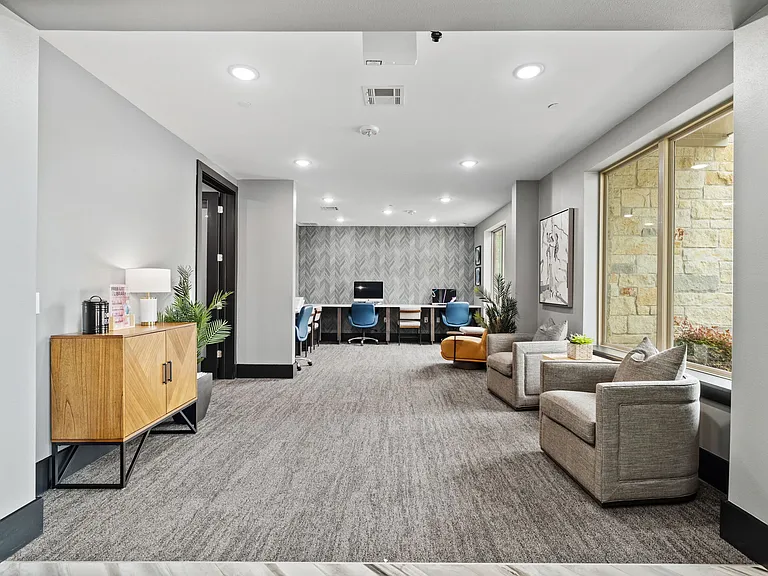 Axis Marketplace — Photo 11