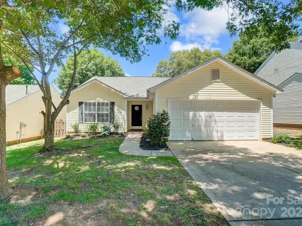 821 Settlement St, Clover, SC 29710