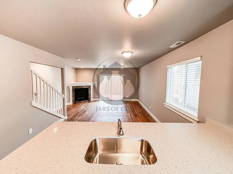 3681 Peter Ln NE — Photo 10