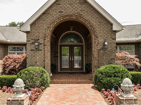 4th image of 1207 Windsor Dr