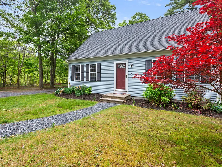 10 Kristina Ln — Photo 3