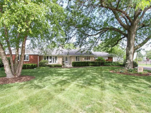 888 Sunset Ln, Sycamore, IL 60178