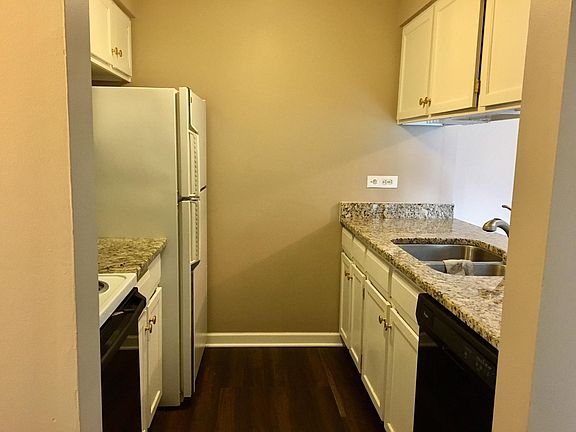 3rd image of 14011 James Dr APT 610