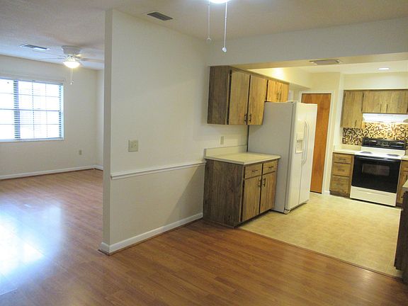 Livingroom, kitchen and dining area
